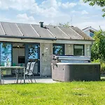 Retreat With Outdoor Whirlpool Hébergement de vacances Årøsund