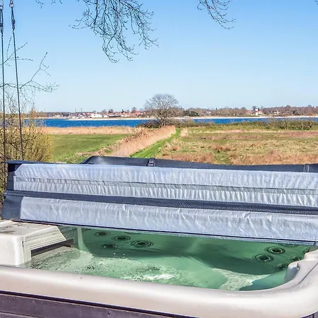 Retreat With Outdoor Whirlpool Årøsund
