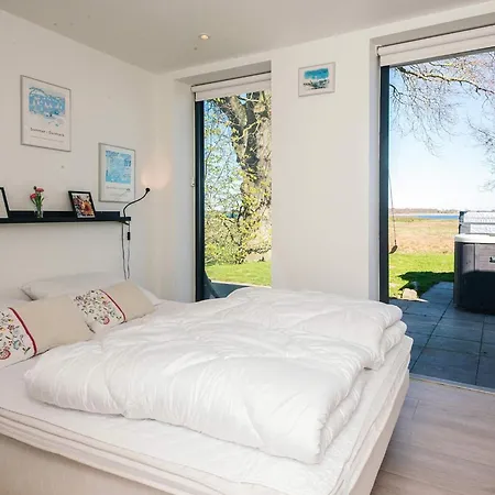 Feriehus Retreat With Outdoor Whirlpool Årøsund